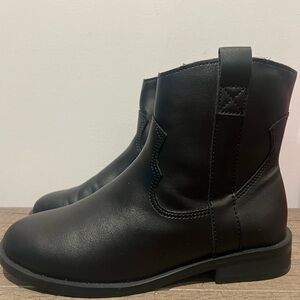 Zara girl boots. Size 32 Brand new